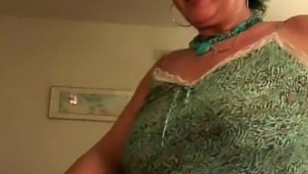 Older Women'S Pleasures: Granny'S Facial Finish